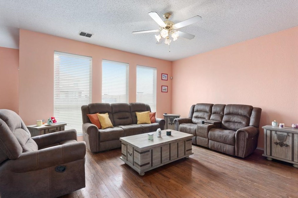 3329 Strm Side Ct, Mesquite TX 75181-4294 exterior