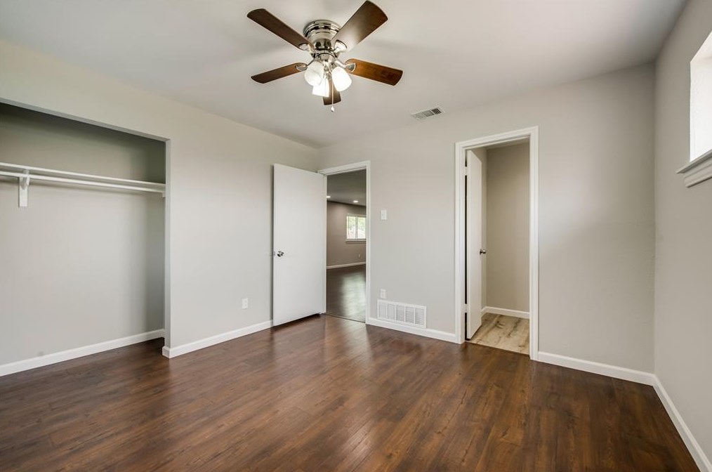 2211 Big Bnd Dr, Carrollton TX 75007-5801 exterior