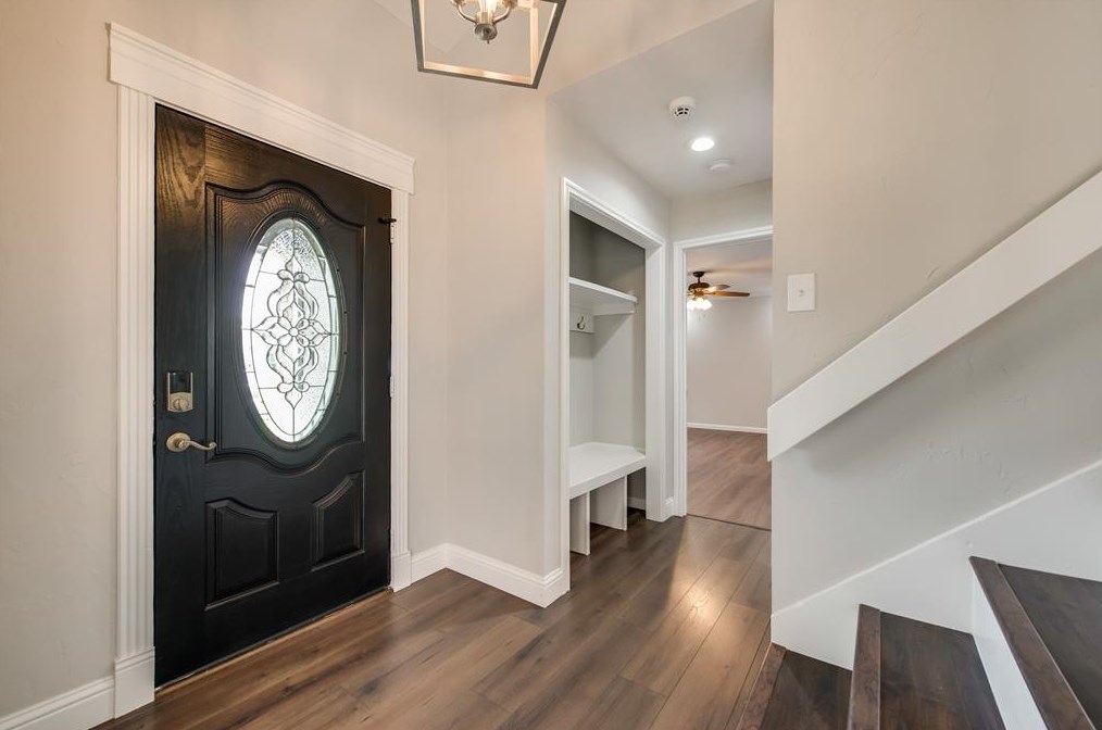 2211 Big Bend Dr, Carrollton, TX 75007-5801