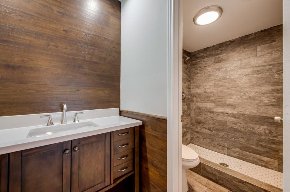 2211 Big Bnd Dr, Carrollton TX 75007-5801 exterior