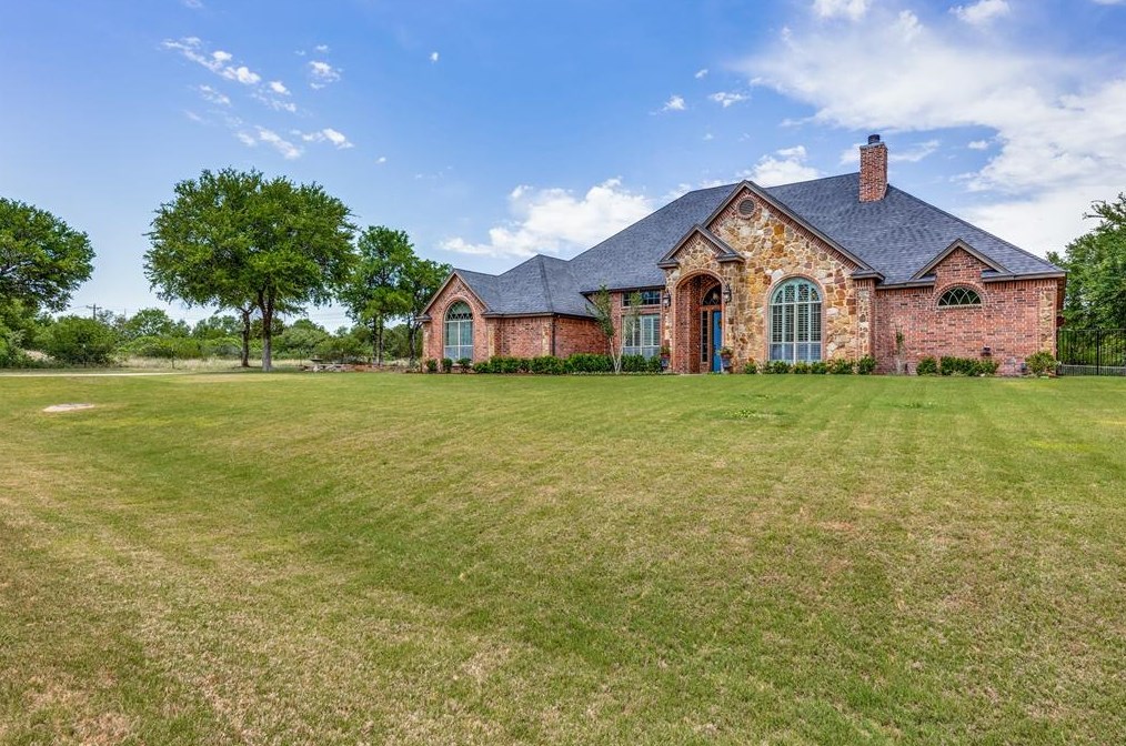 230 Deer Creek Dr, Aledo, TX 76008-6924