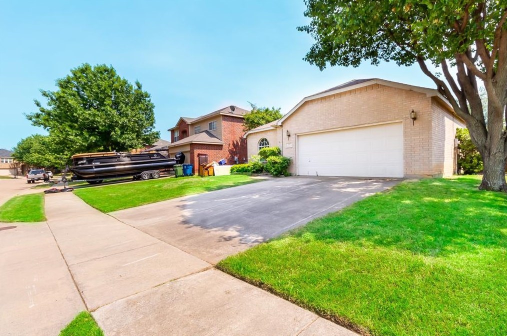 417 Indian Trail Rd, Roanoke, TX 76262-6427
