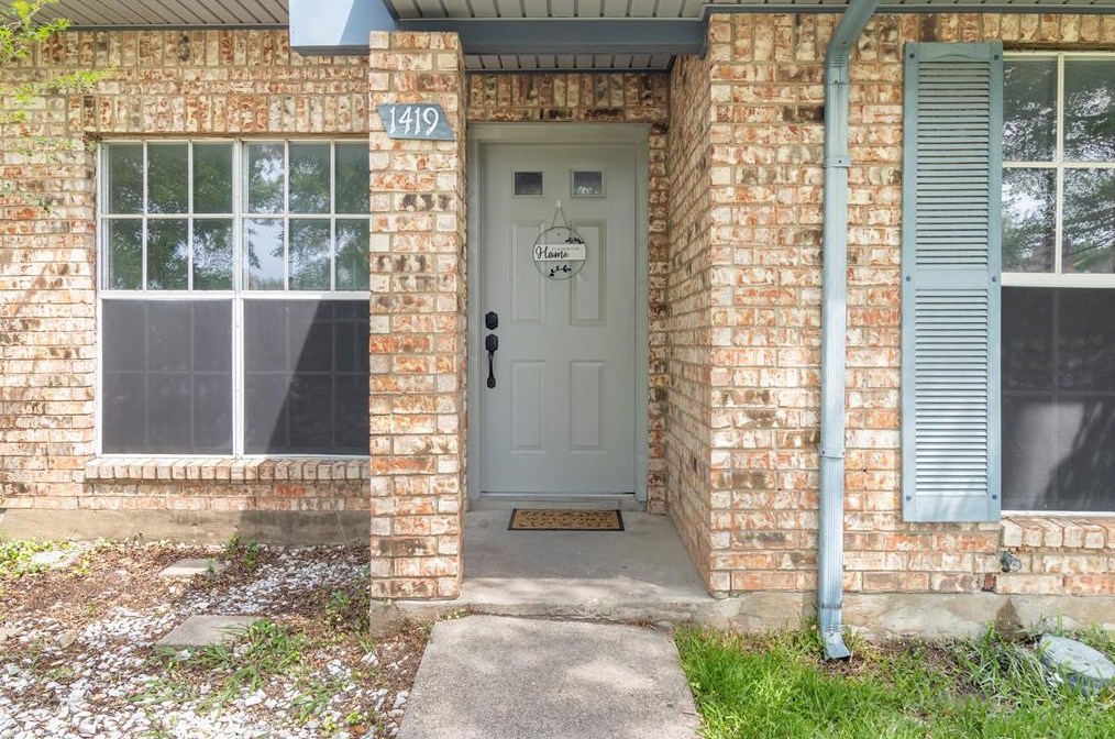 1419 Butterfield Dr, Mesquite, TX 75150-6002