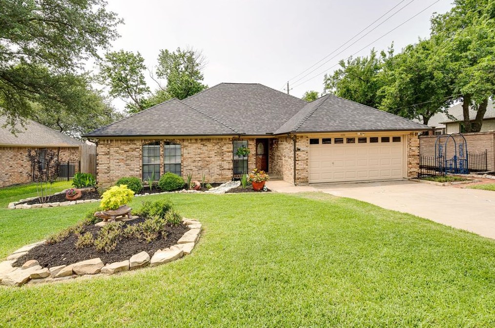 690 Wisteria Dr, Keller, TX 76248-3517