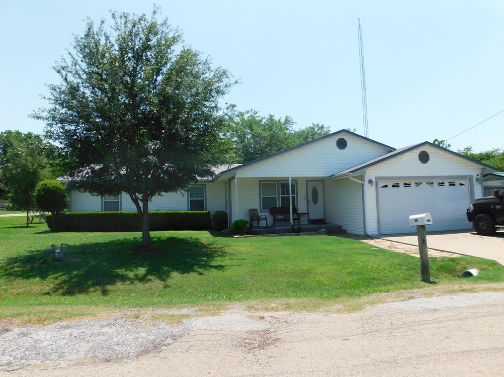 207 Delaware St, Wills Point, TX 75169-1118