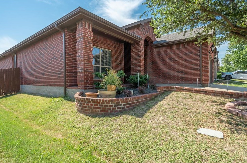 10025 Grey Crow Dr, Fort Worth, TX 76177