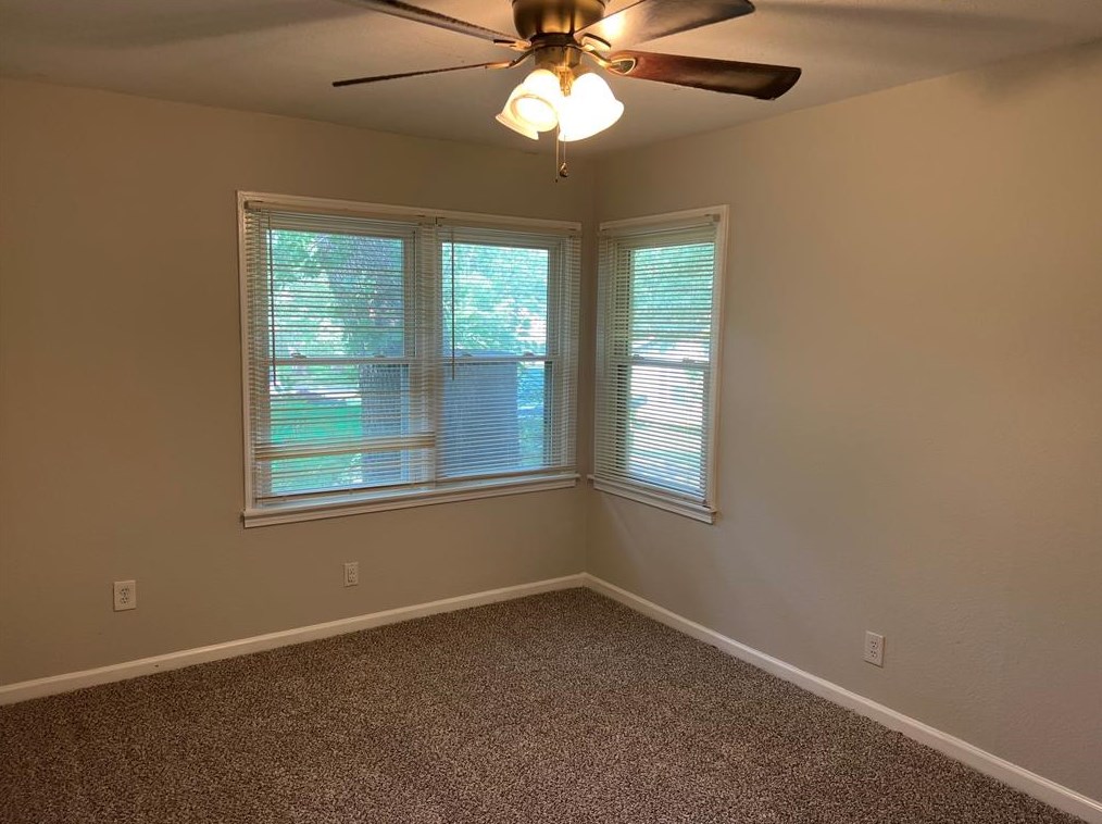 524 Hurstview Dr, Hurst, TX 76053