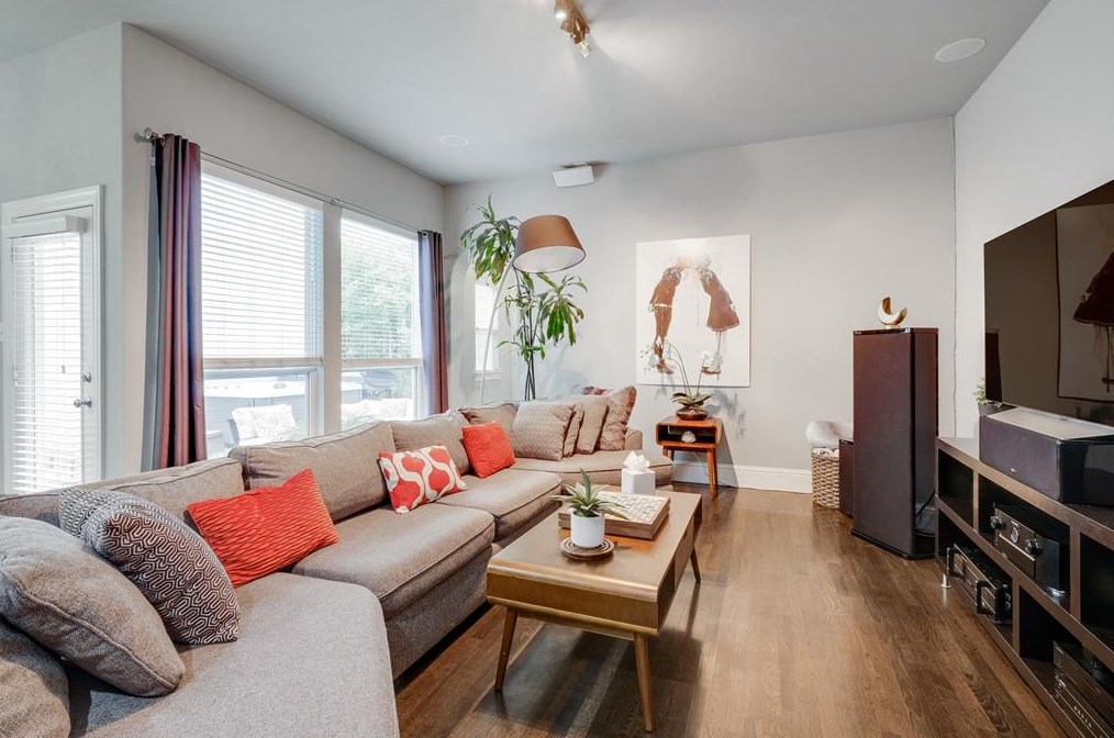 2225 Longwood Dr, Carrollton TX 75010-4911 exterior