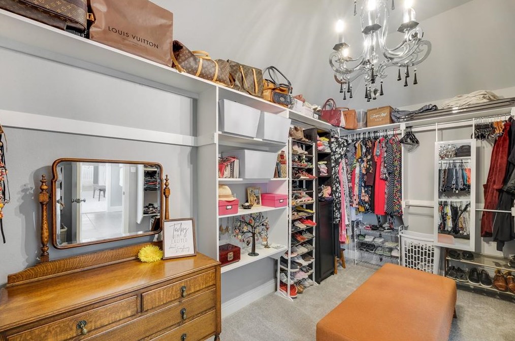 2225 Longwood Dr, Carrollton TX 75010-4911 exterior