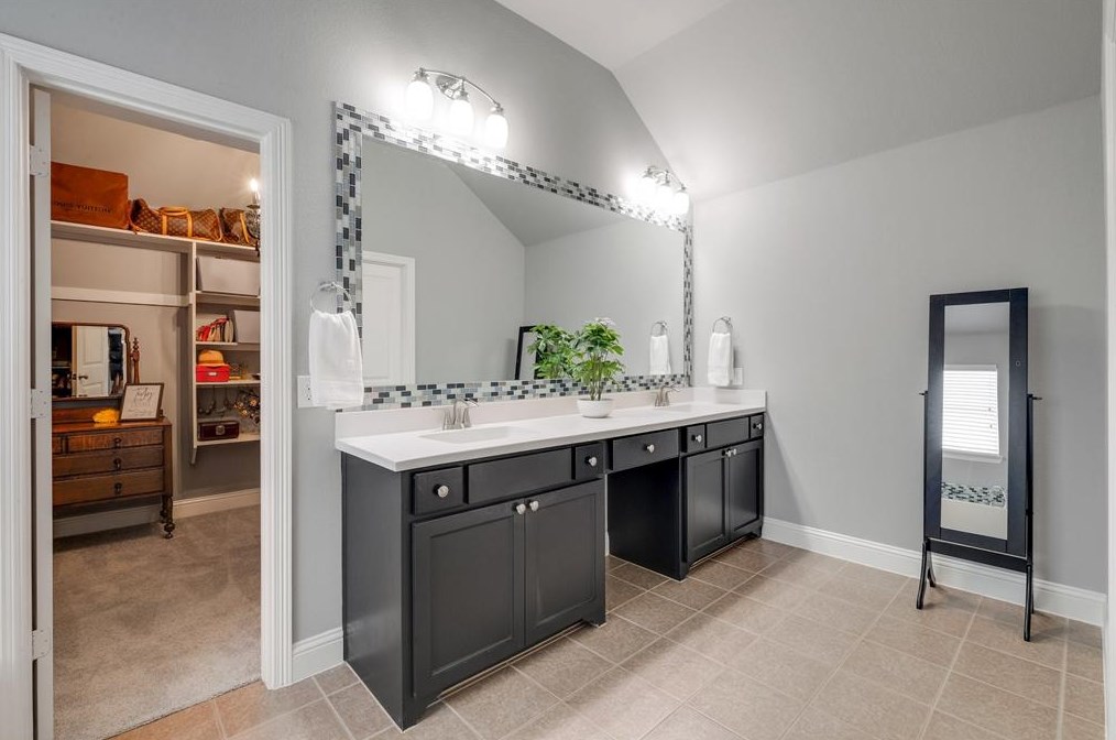 2225 Longwood Dr, Carrollton TX 75010-4911 exterior