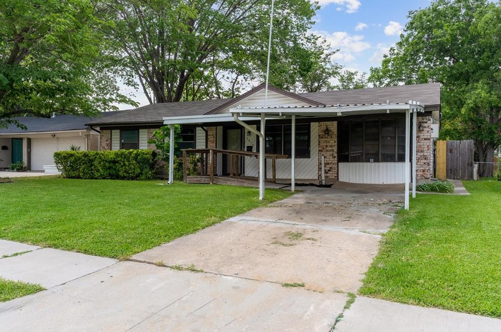 3619 Emerald Dr, Mesquite, TX 75150-2530