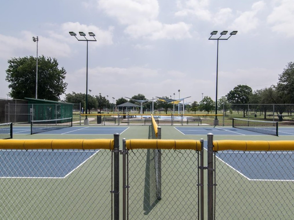 6801 Ledyard Dr, Dallas TX  75248-2210 exterior