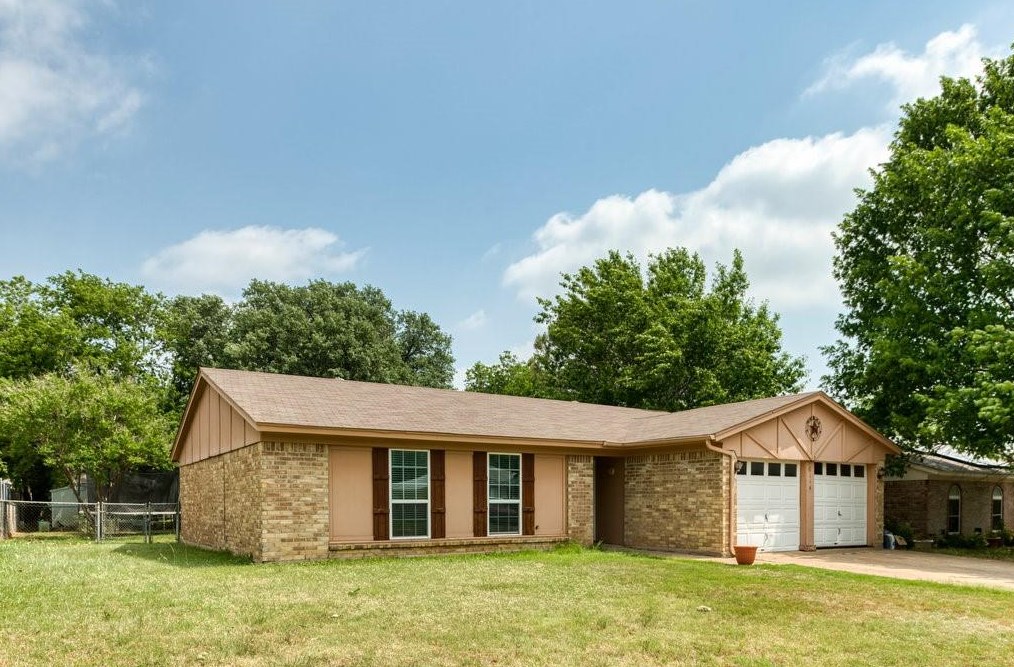 1116 Patrick St, Crowley, TX 76036-2926