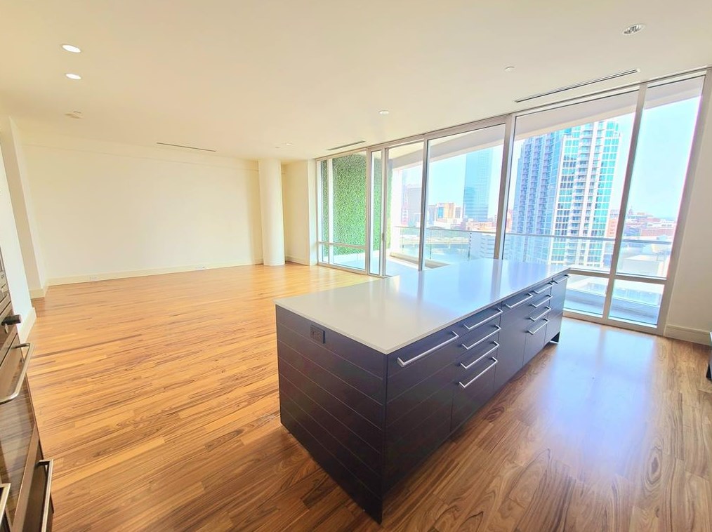 2408 Victory Park Ln Apt 934, Dallas, TX 75219
