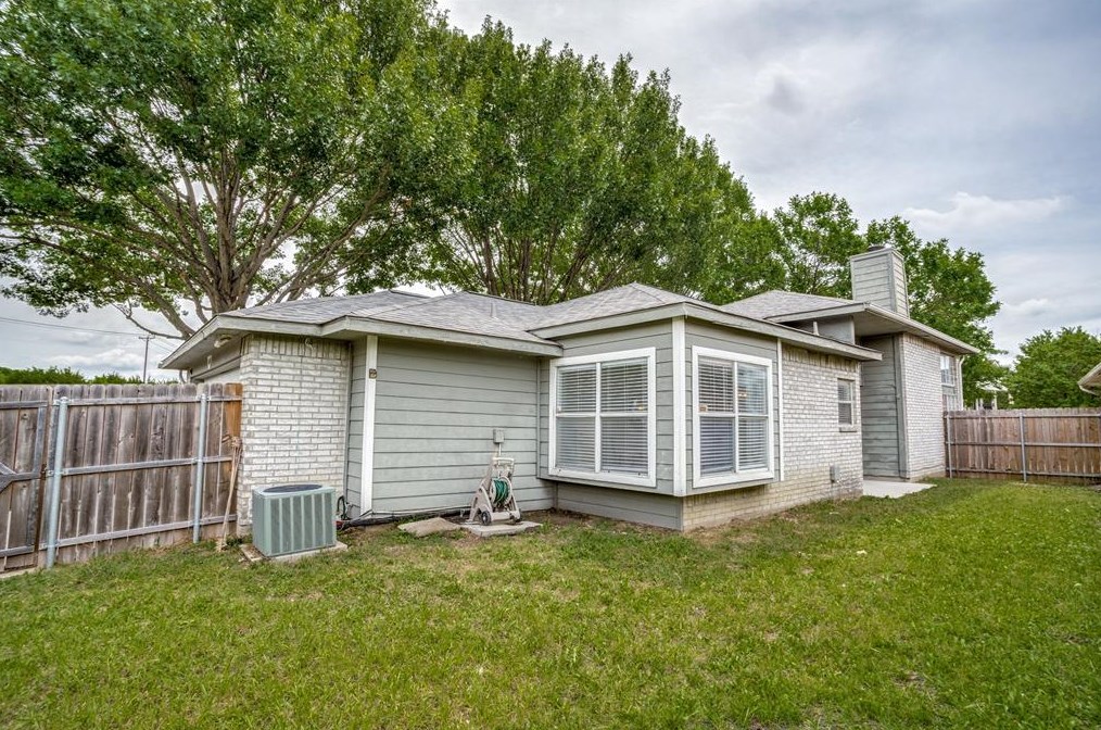 1433 Savannah St, Mesquite TX 75149-8715 exterior