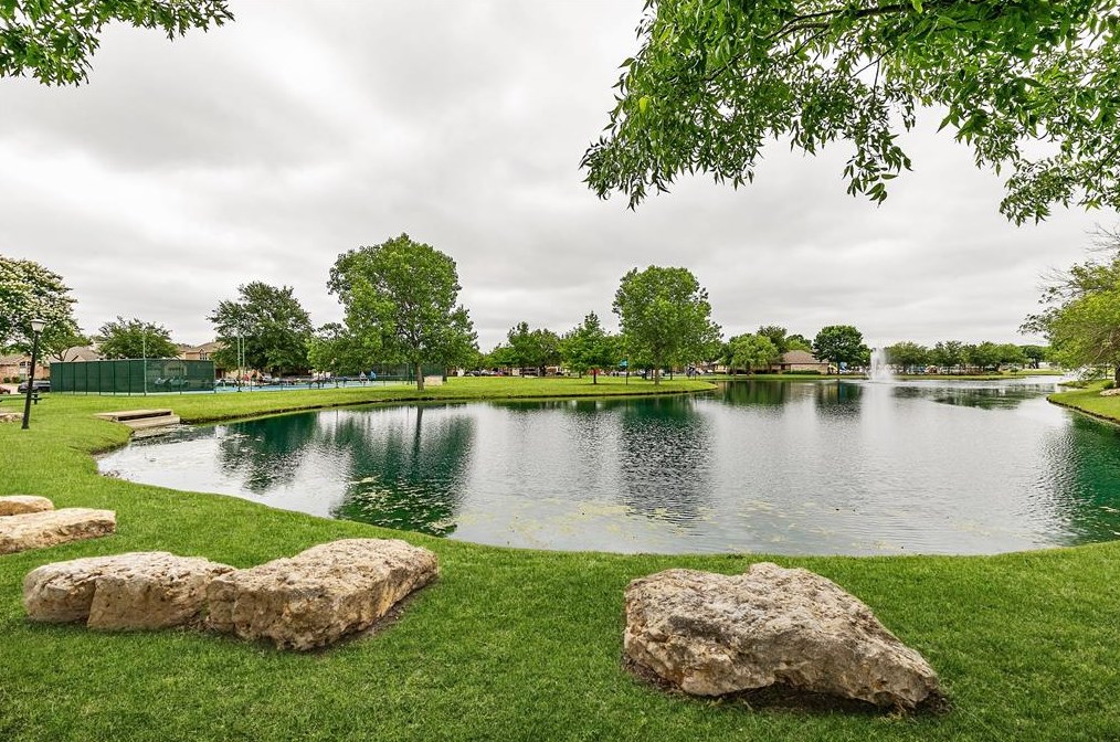 8601 Seafield Ln, Rowlett TX 75089-8311 exterior