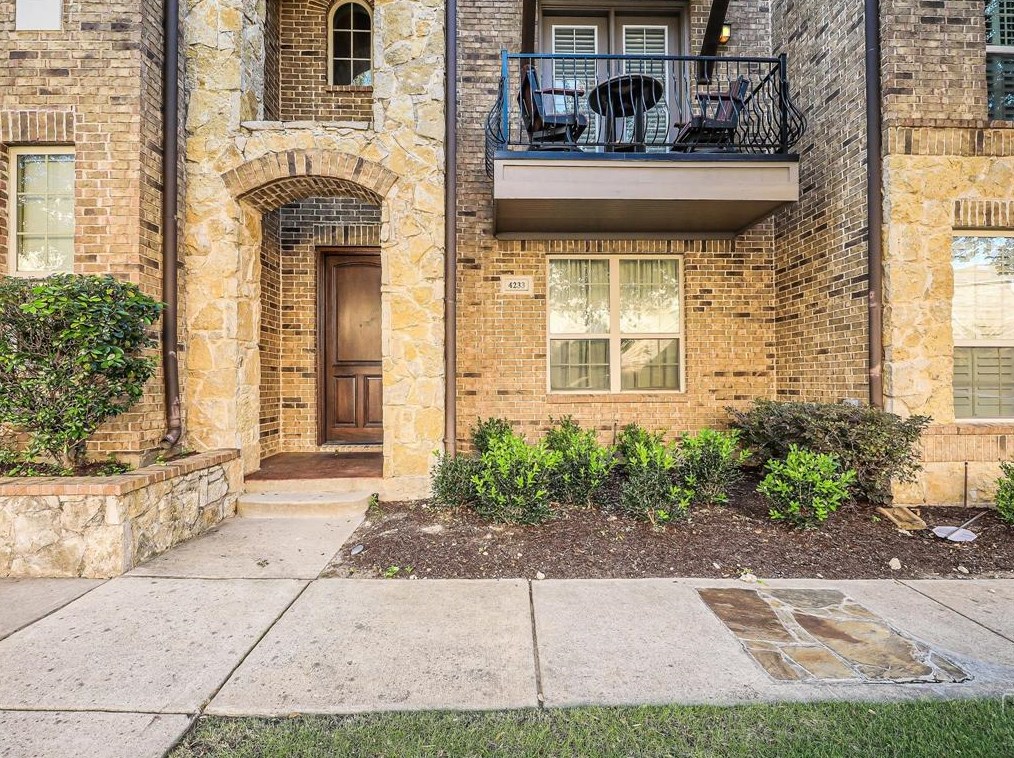 4233 Haskell Dr, Carrollton TX 75010-4280 exterior
