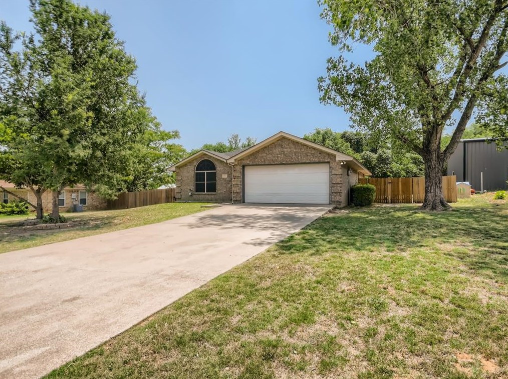 323 Sage Trl, Springtown, TX 76082-2827