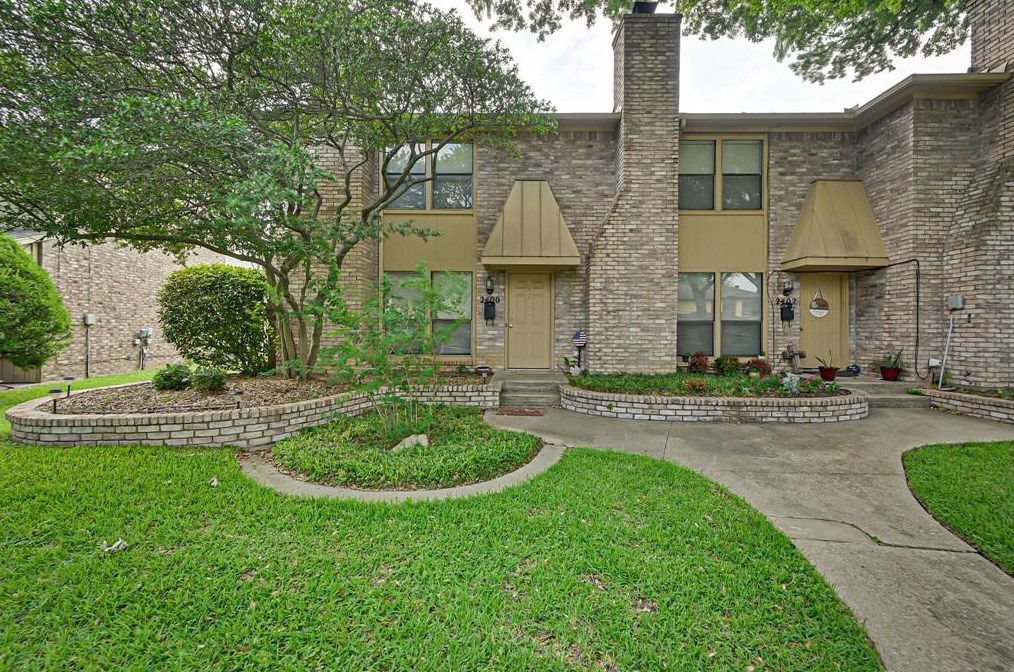 2400 Embassy Ct, Arlington, TX 76013-1324