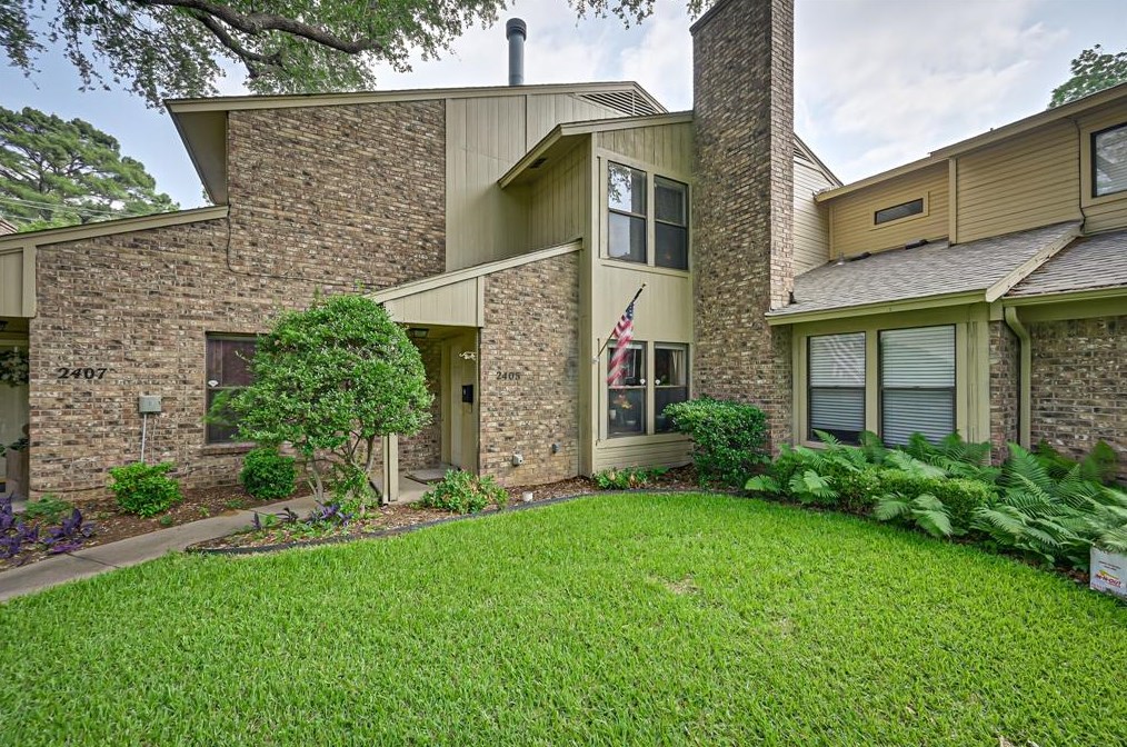 2401 Embassy Ct, Arlington, TX 76013-1325