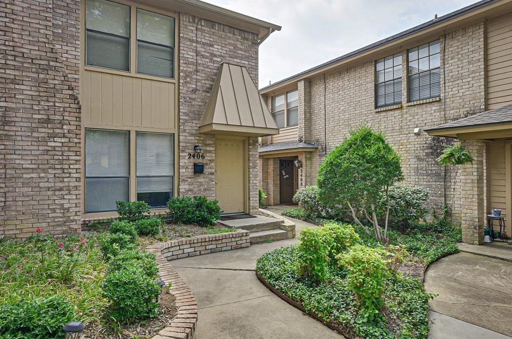 2408 Embassy Ct, Arlington, TX 76013-1324