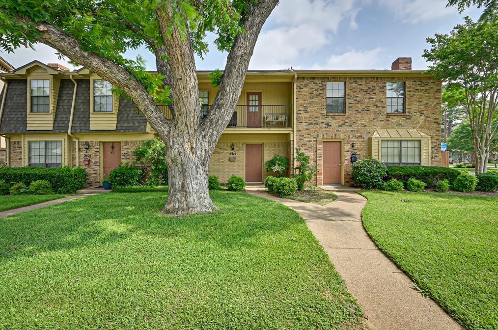 2421 Embassy Ct, Arlington, TX 76013-1326