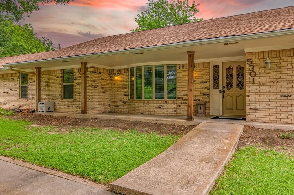 5301 Bello Vista Dr, Sherman, TX 75090-9285