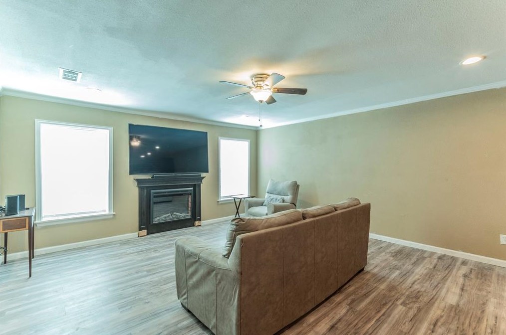 409 Hastings Dr, Cedar Hill, TX 75104-2738