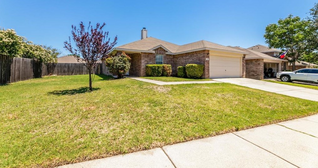 596 Creekbend St, Crowley TX  76036-3483 exterior