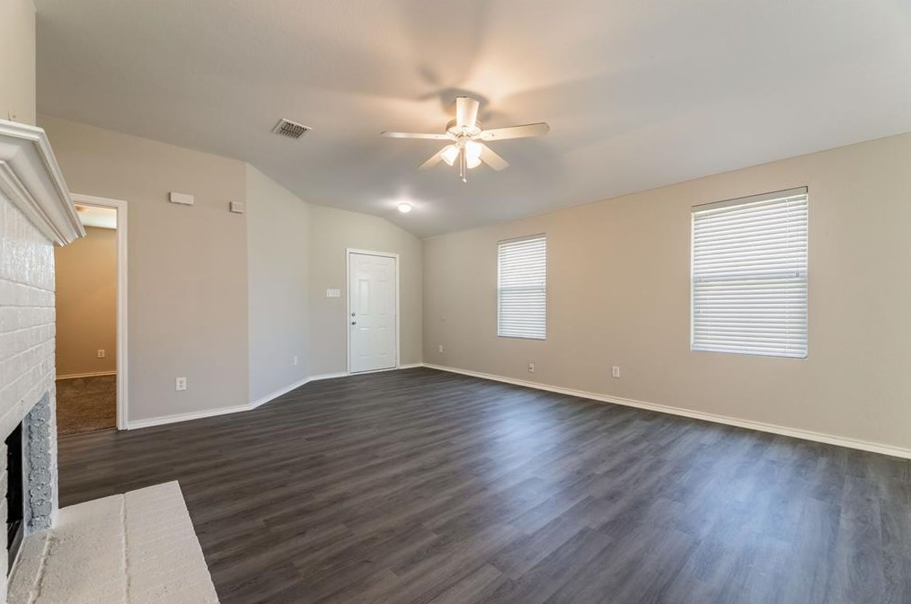 596 Creekbend St, Crowley TX  76036-3483 exterior
