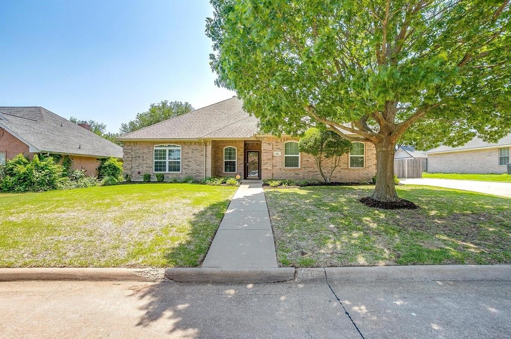 102 Shorewood Pl, Joshua, TX 76058-6100