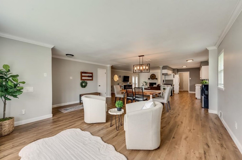 8432 Hunnicut Rd, Dallas, TX 75228-5935