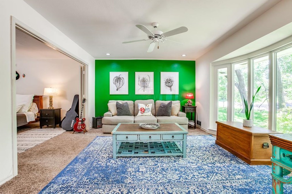 13117 Roaring Spg Ln, Dallas TX  75240-5647 exterior