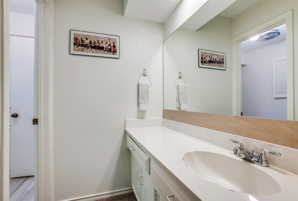 13117 Roaring Spg Ln, Dallas TX  75240-5647 exterior