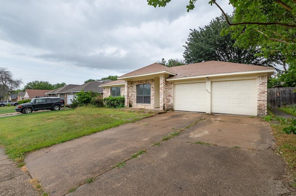 2409 Redbrook Ct, Arlington, TX 76014-2849