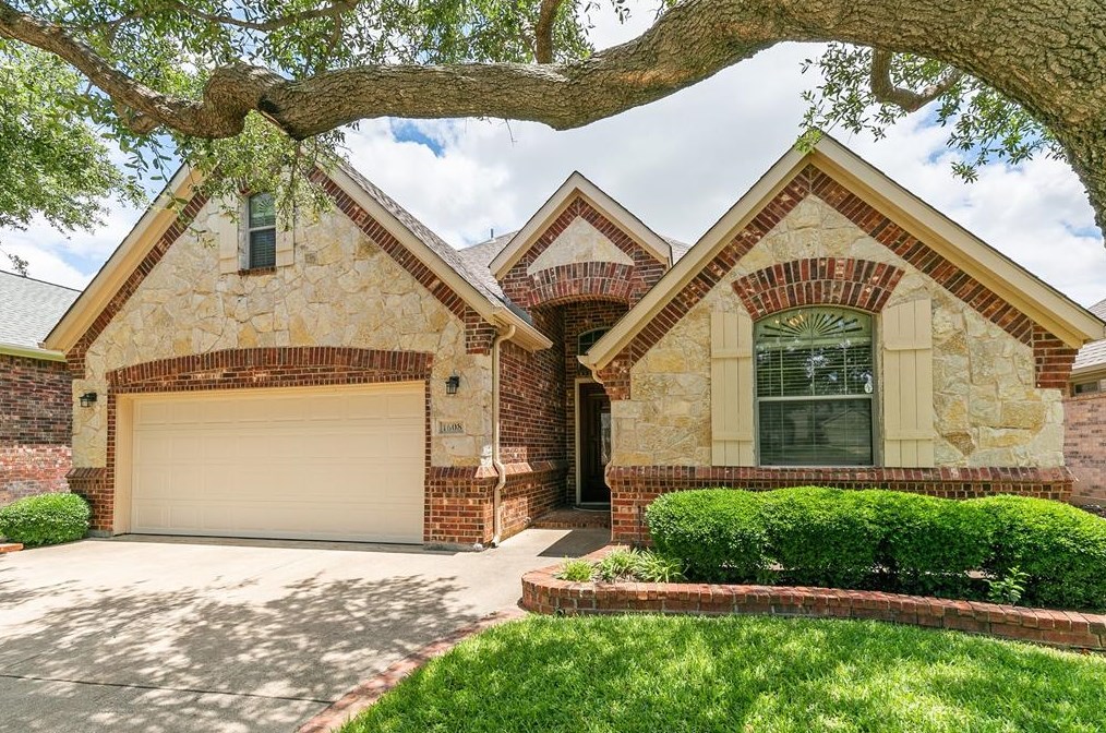 1608 Edinborough Ct, Euless, TX 76039