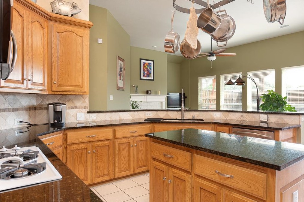 1906 Benedict Ct, Rowlett TX 75088-6702 exterior