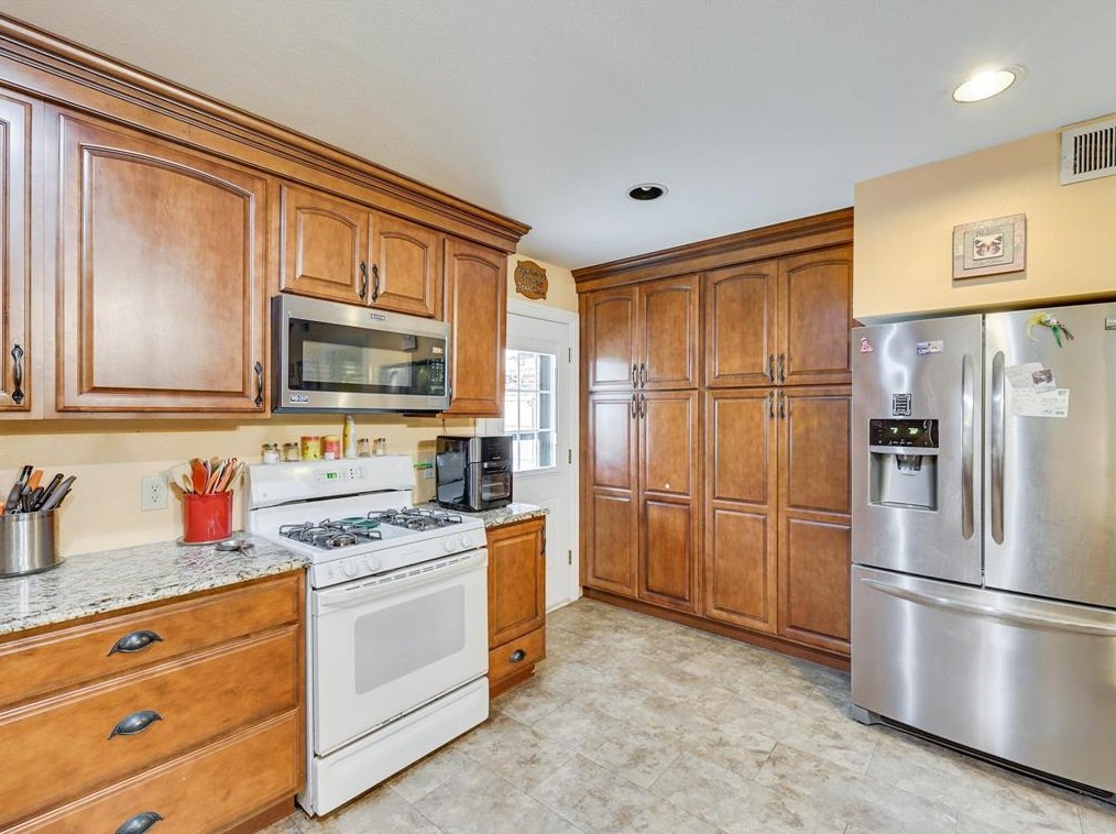 903 Via Del Sur, Mesquite TX 75150-4460 exterior