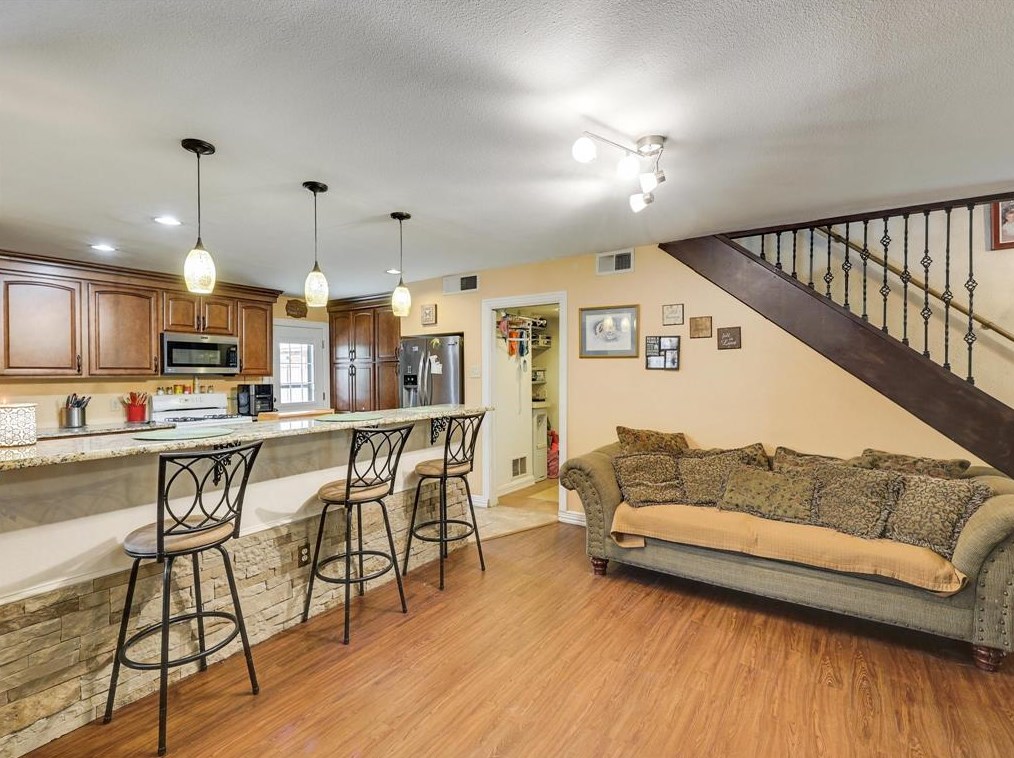 903 Via Del Sur, Mesquite TX 75150-4460 exterior