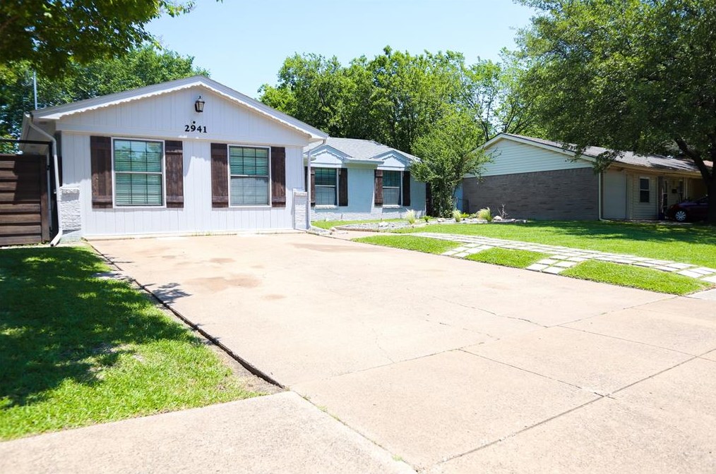 2941 Topaz Ln, Dallas, TX 75234-3617