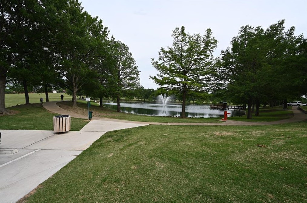 817 Via Madonna, Mesquite TX 75150-3051 exterior