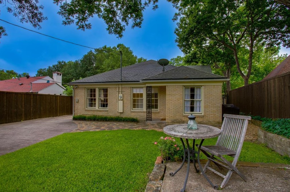 912 Valencia St, Dallas TX  75223-1329 exterior