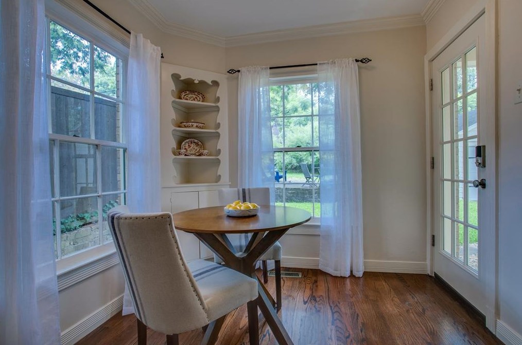 912 Valencia St, Dallas TX  75223-1329 exterior