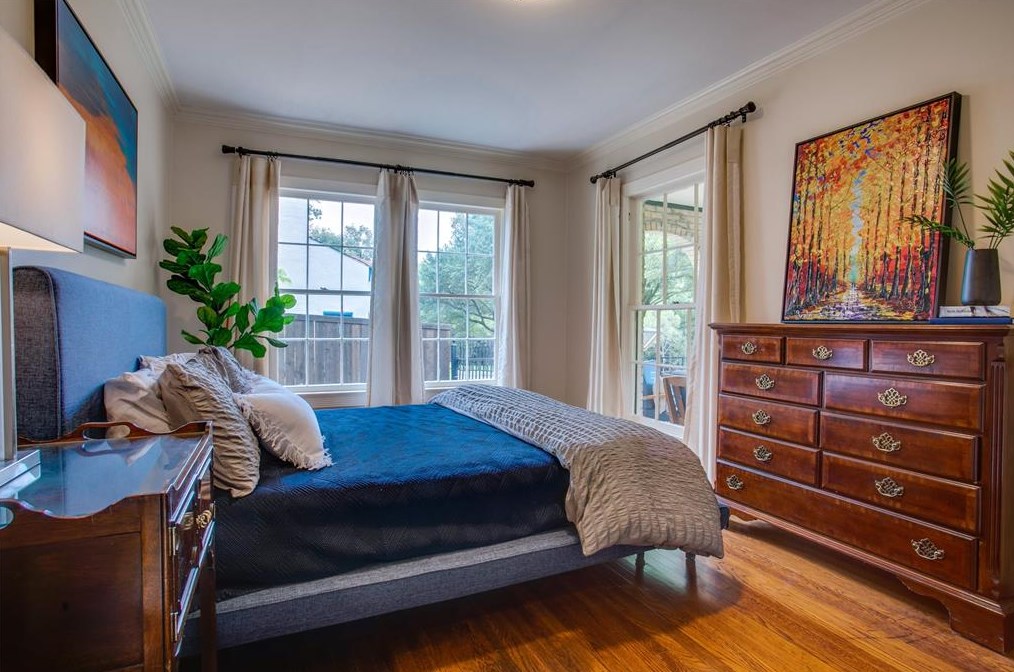 912 Valencia St, Dallas TX  75223-1329 exterior