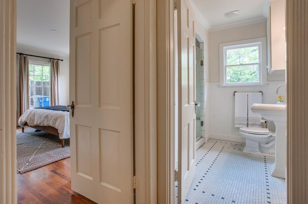 912 Valencia St, Dallas TX  75223-1329 exterior