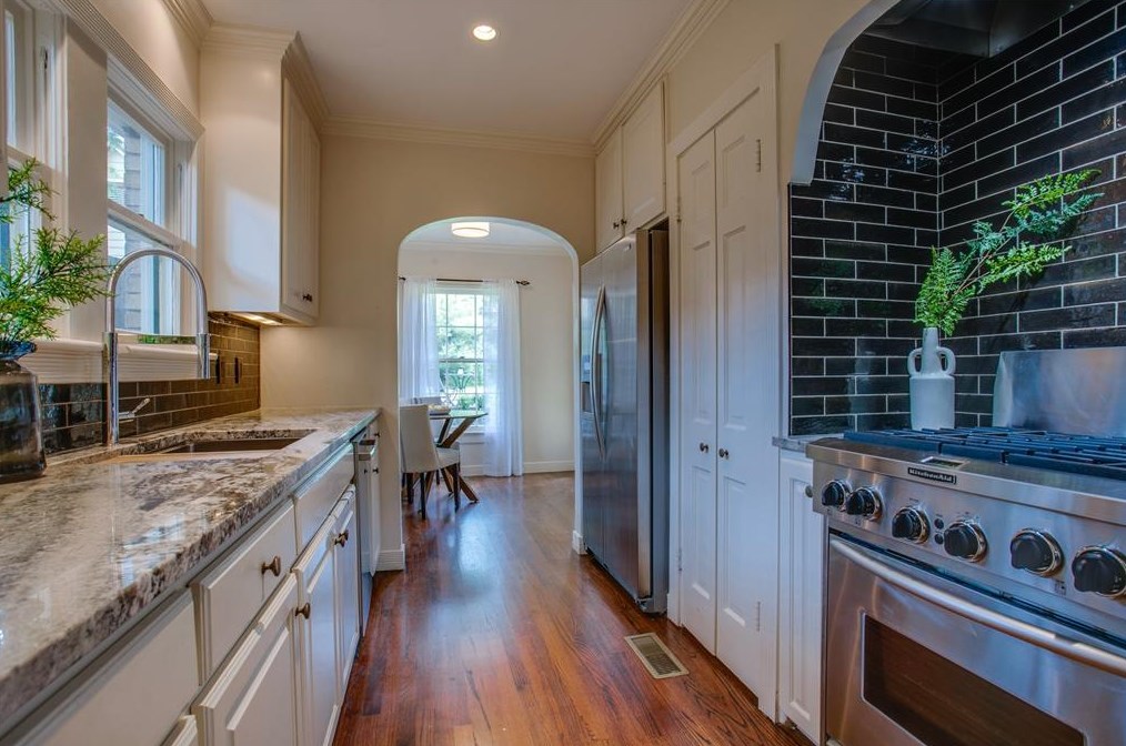 912 Valencia St, Dallas TX  75223-1329 exterior