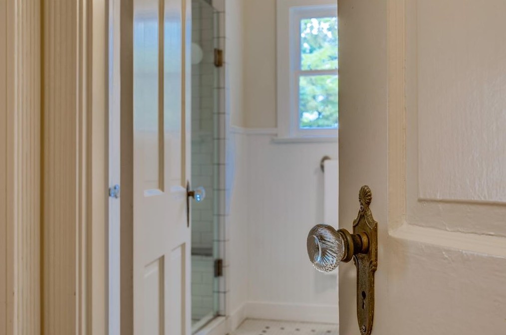 912 Valencia St, Dallas TX  75223-1329 exterior