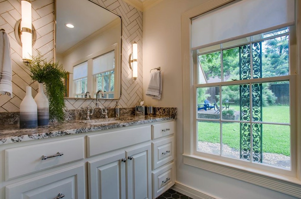 912 Valencia St, Dallas TX  75223-1329 exterior