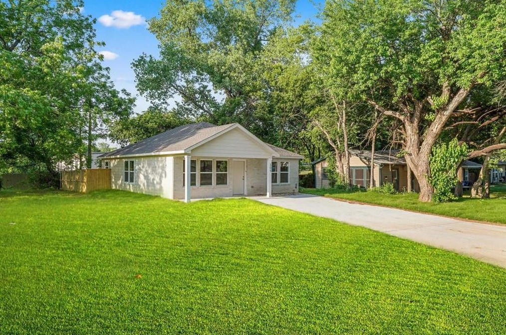 305 E Shepherd St, Denison, TX 75021