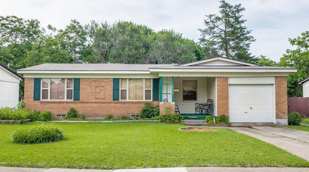 10910 Park Oak Cir, Dallas, TX 75228-2428